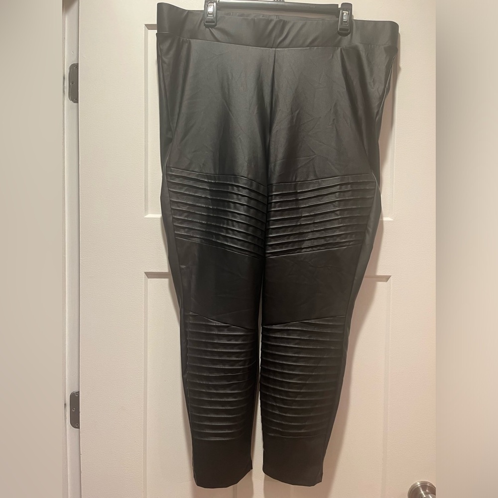 Women’s Torrid faux leather leggings 3